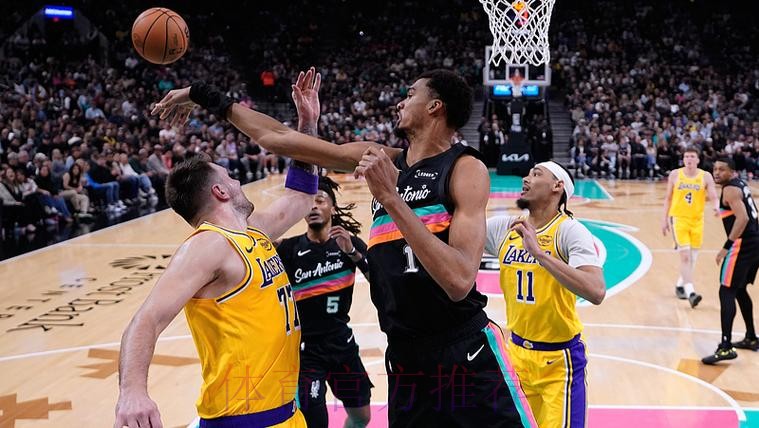 东契奇空砍38+10+10文班亚马16+14 湖人不敌马刺